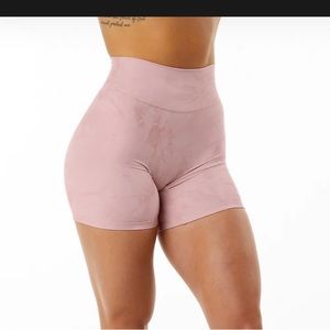Alphalete Alphalux wonder 6” shorts in blossom